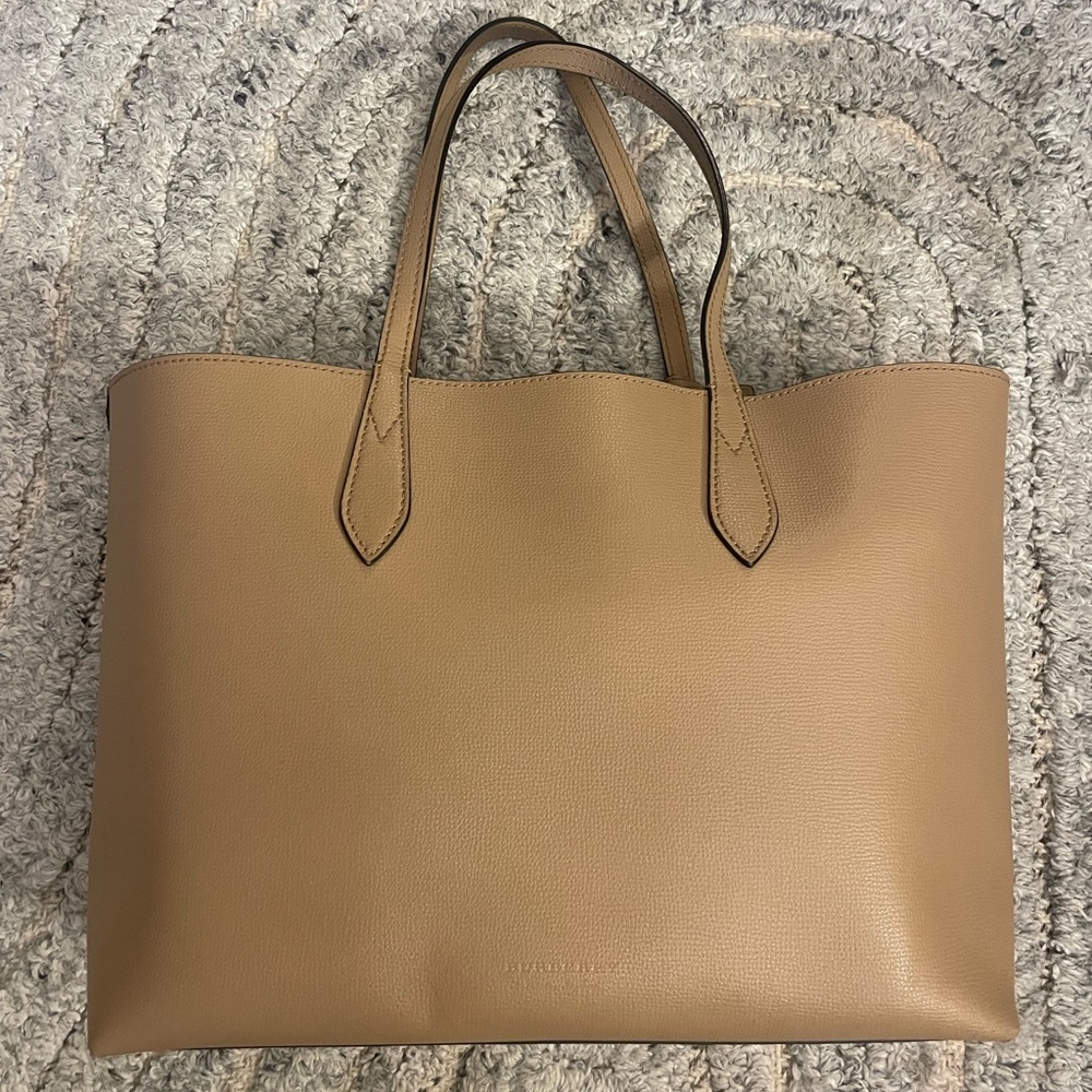 Burberry Medium Reversible Leather Tote - Mid Camel, Haymarket Check - Picture 3 of 16